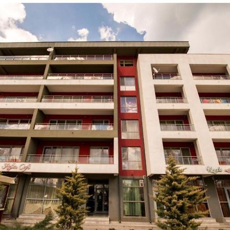 Yza Mamaia Corallia Bagian luar foto